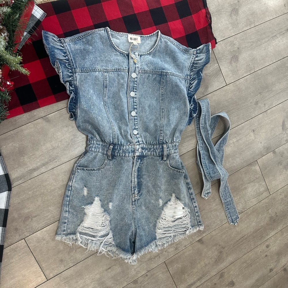 New BiBi Ruffled Distressed Denim Romper Ruffle Sleeve Romper Size Small - Picture 5 of 16